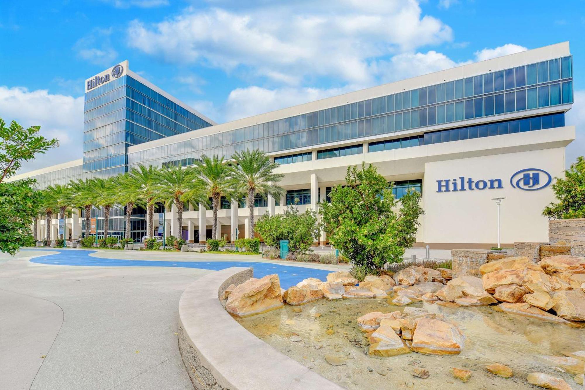 Hilton Anaheim Hotel Exterior photo